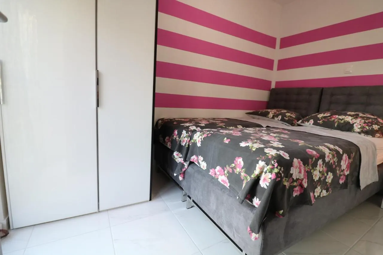 Sneky Apartman Póla